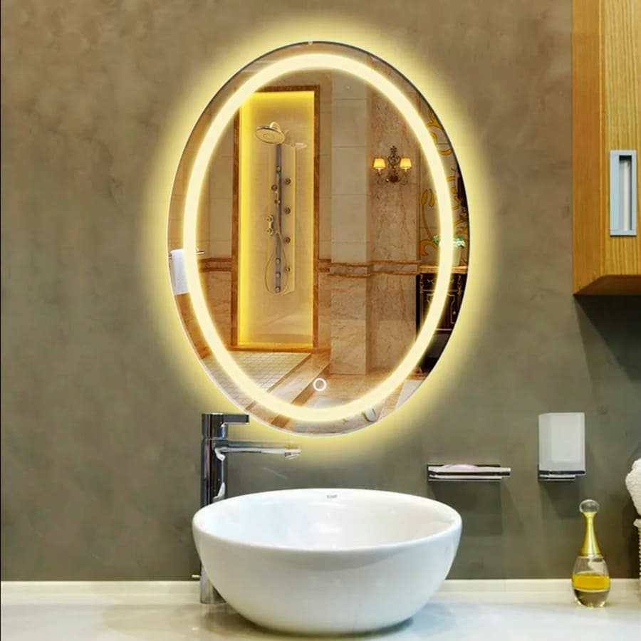 овальное зеркало с подсветкой в ванную в интерьере